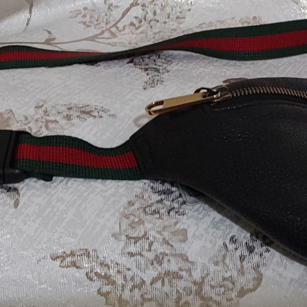 Gucci Black Leather Belt Bag with Sherrry Line Signature Strap Comes With COA - Picture 2 of 12